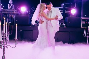 Hochzeitstanz im Bodennebel